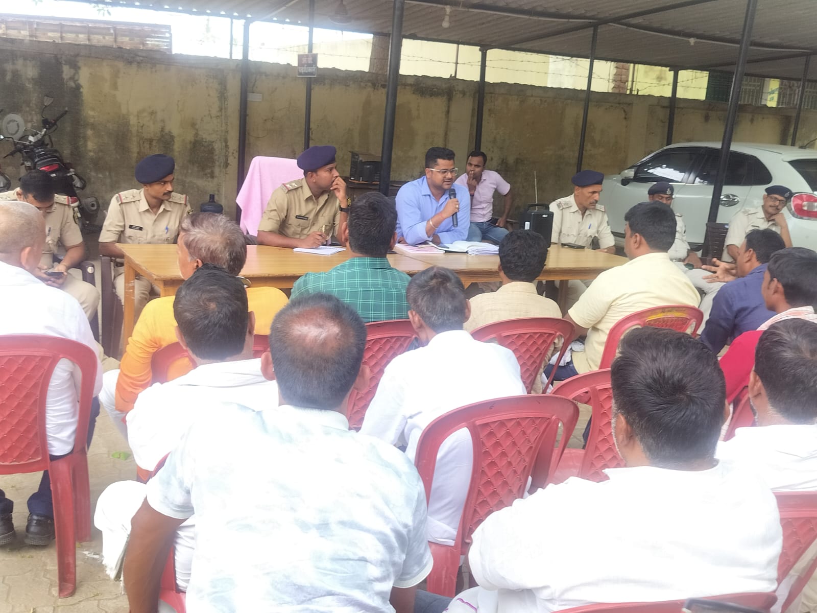 शामिल अधिकारी व अन्य